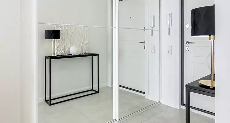 Mirrored Bifold Closet Doors Repair in Orlando, FL