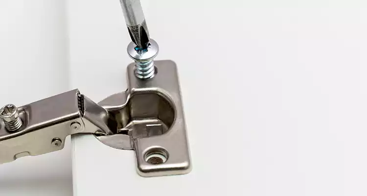 Screen Door Hinge Repair in Orlando, FL