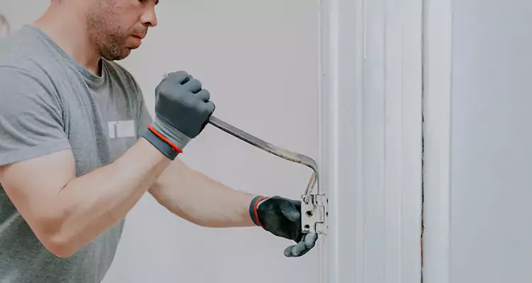 Cracked Door Jamb Repair in Orlando, FL