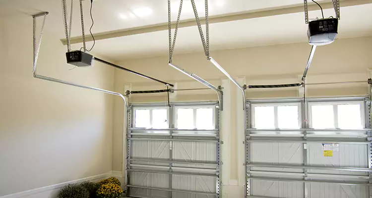 Residential Emergency Garage Door Repair in Orlando, FL