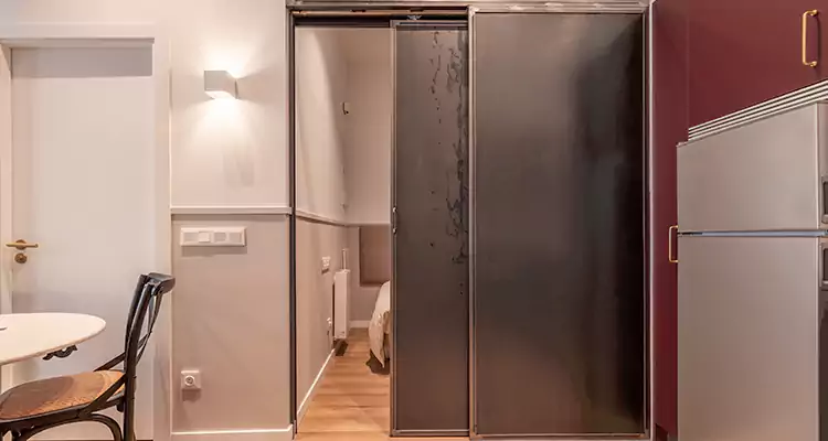 We Fix Closet Sliding Door in Orlando, FL