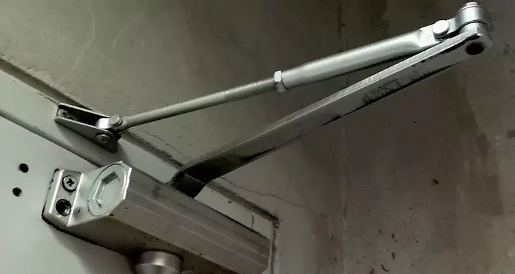 Door Closer Oil Leak Repair in Orlando, FL