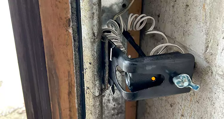 Fix Broken Garage Door Sensor in Orlando, FL