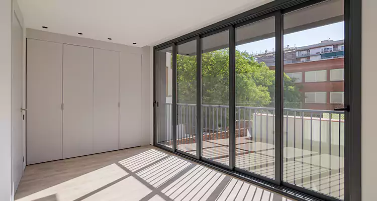 Fix Sliding Screen Door Track in Orlando, FL